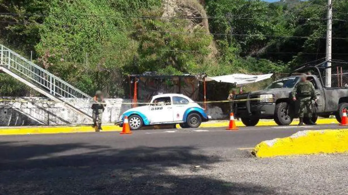 Asesinana  un taxista en la y griega